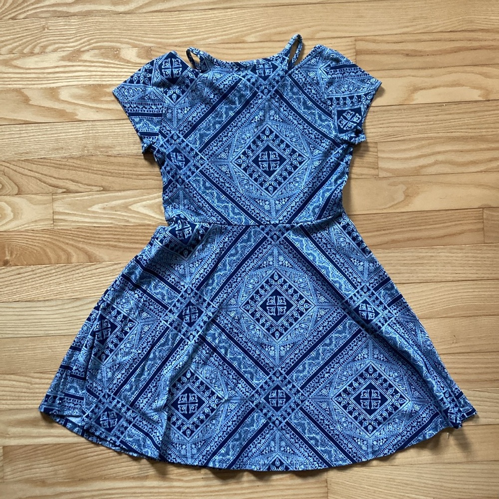 Children’s Place Cold Shoulder Dress - Picture 3 of 3